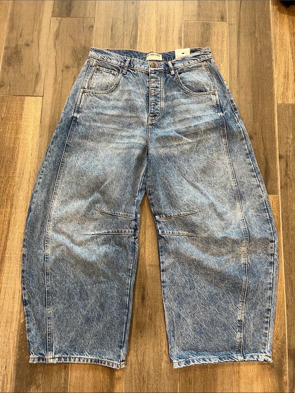NEW We The Free Good Luck Mid-Rise Barrel Jeans Size 30 - Picture 2 of 8